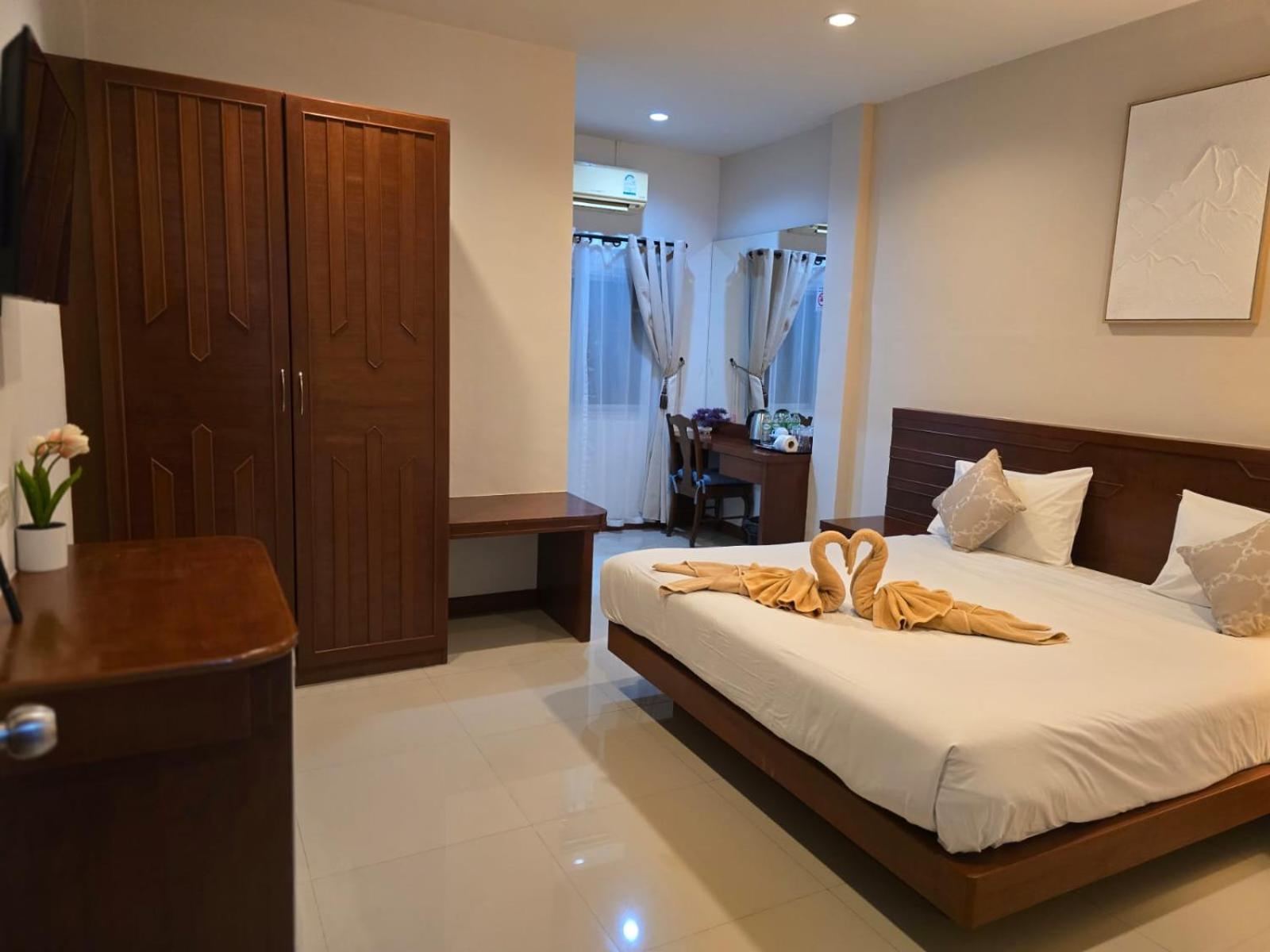 Njoy Boutique Nhà khách Patong